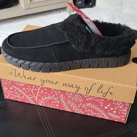 Muk Luk women's flexi Buffalo shoe - Picture 3 of 4